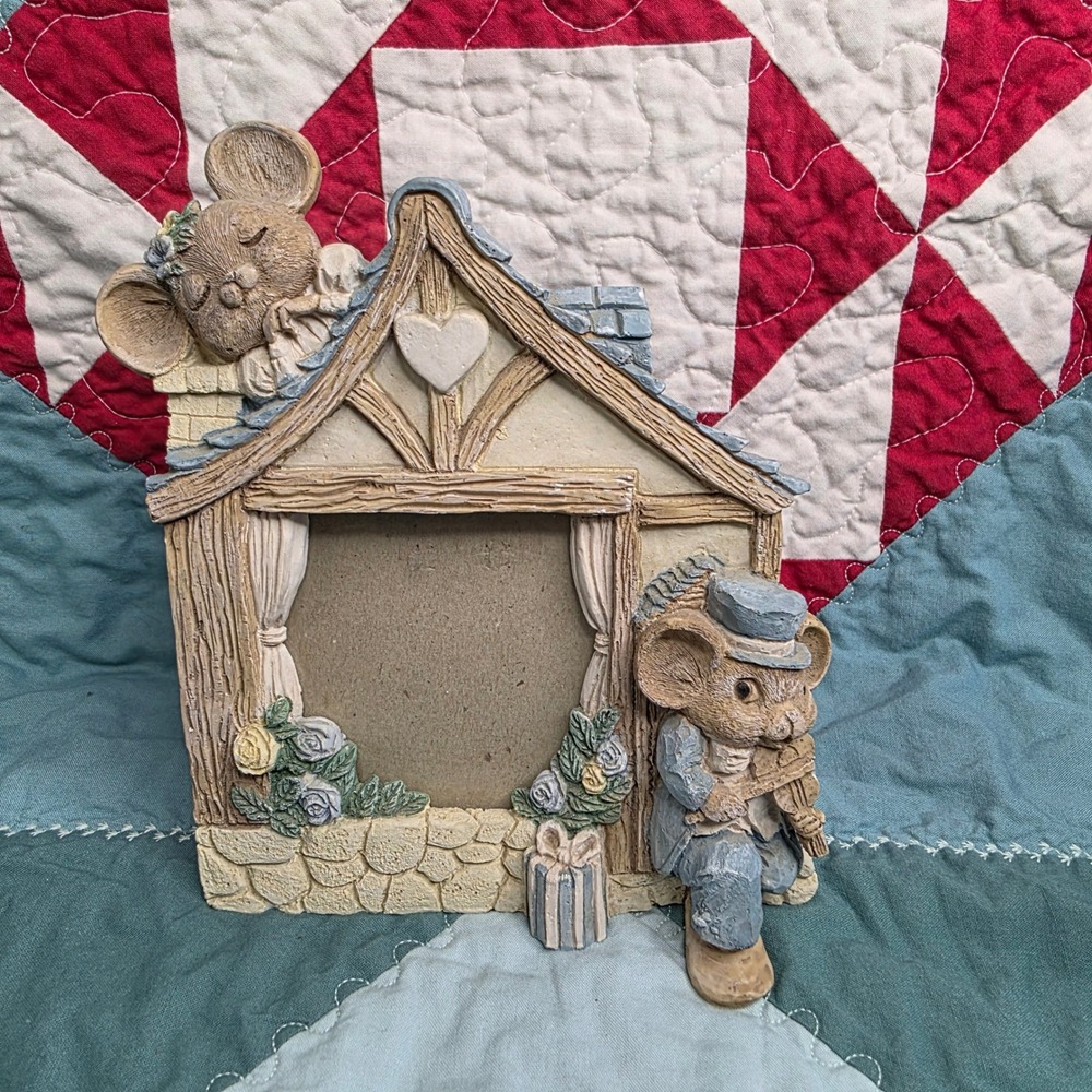 VTG Resin Mouse House Picture Frame Fiddler Sleeping Mice Cottagecore SMALL FLAW